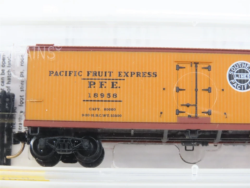 N Scale Micro-Trains MTL 47060 SP UP PFE Pacific Fruit Express 40' Reefer #18958 - Image 2 of 4