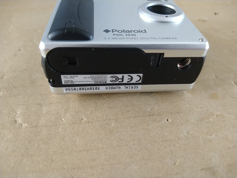 Polaroid Digital Camera PDC 3030 3.2MP Silver spares repairs  - Image 2 of 4