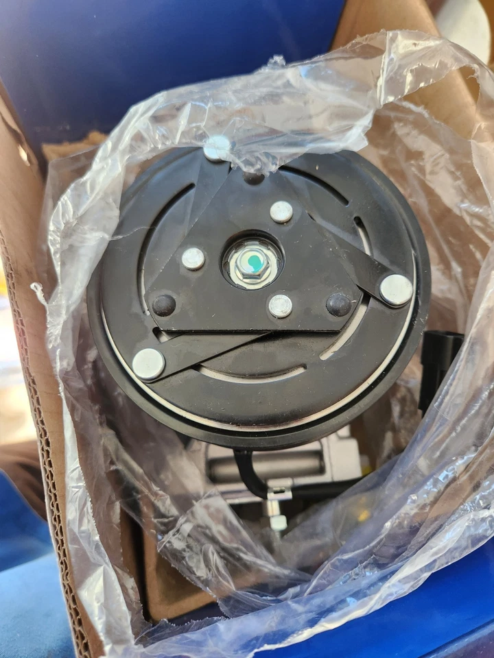 Compresor de aire acondicionado CarQuest T68192 nuevo para Ford, embrague incluido Foto 4 de 4