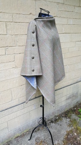 Tweed poncho wrap cape green beige with pink blue overcheck and satin - Picture 4 of 10