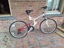  White  medium 21 Speed mongoose  mountain bike (adult male/female)