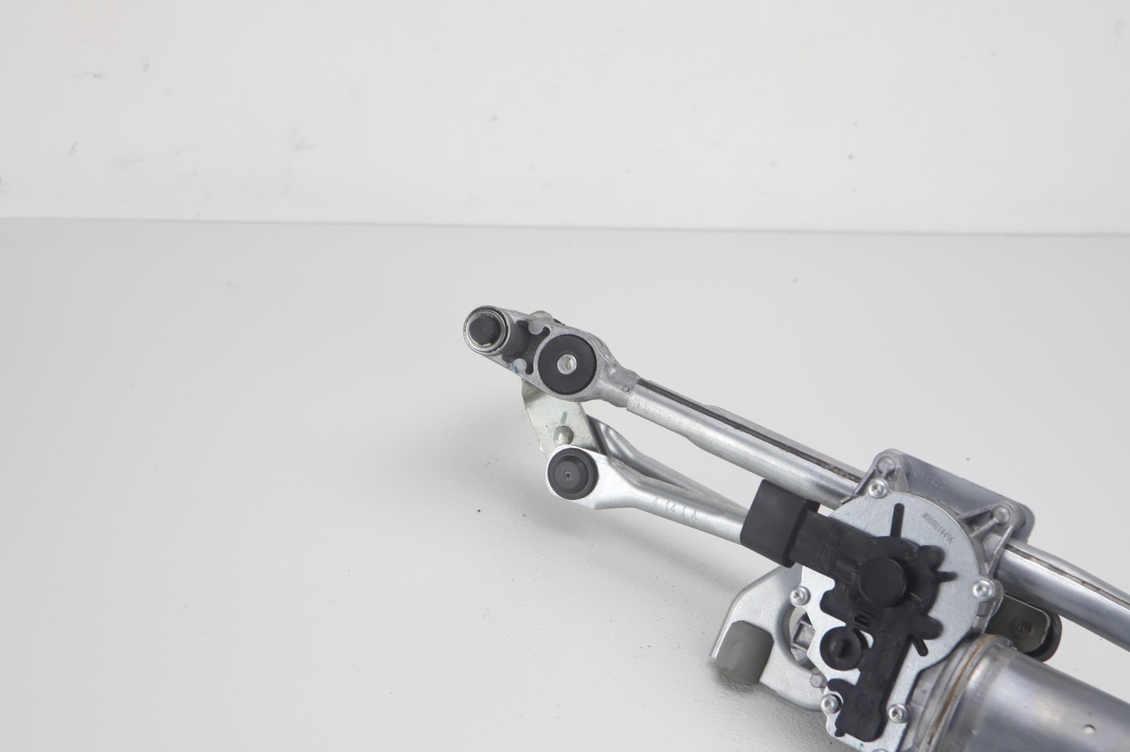 BMW X1 E84 Front Windshield Wiper Mechanism 2992466 RHD | eBay