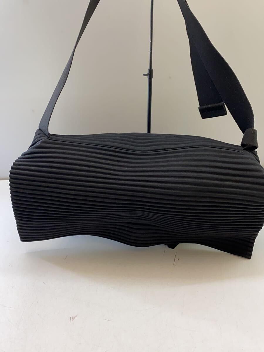 Issey Miyake Homme Plisse Pleats Flat Messenger Bag Black | eBay Issey Miyake Homme Plisse Pleats Flat Messenger Bag Black | eBay