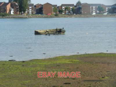 PHOTO  THE TIDE COMES IN VERY FAST AT EASTNEY LAKE SEE FOR THE PICTURE ONLY MINU