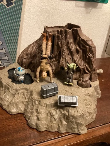 VINTAGE 1981 Kenner STAR WARS DAGOBAH PLAYSET Near Complete With LUKE YODA R2-D2