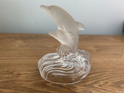 Glas Delphin & Kalb Briefbeschwerer mattiert in gutem Zustand 