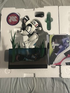 Marathon Collectors Edition Used Mint (No Game Code Included) Bungie Figure