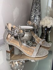 Badgley Mischka Silver Glitter Strappy Block Heel Sandals Women  s 8 Zip Open Toe
