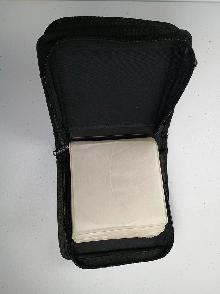 case it cd Player And case holder. 26 CDs,Y2K - Image 4 of 4