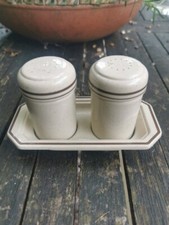 emsa Design Salz- und Pfefferstreuer auf Tablett Kunststoff