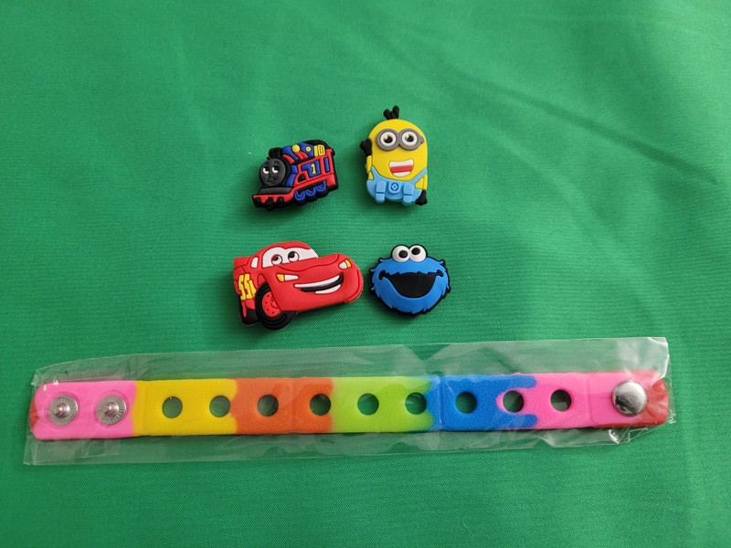 Kids Silicone Charm Bracelet w/4 Charms Cute Cartoon Fun Gift Clogs Accessory A