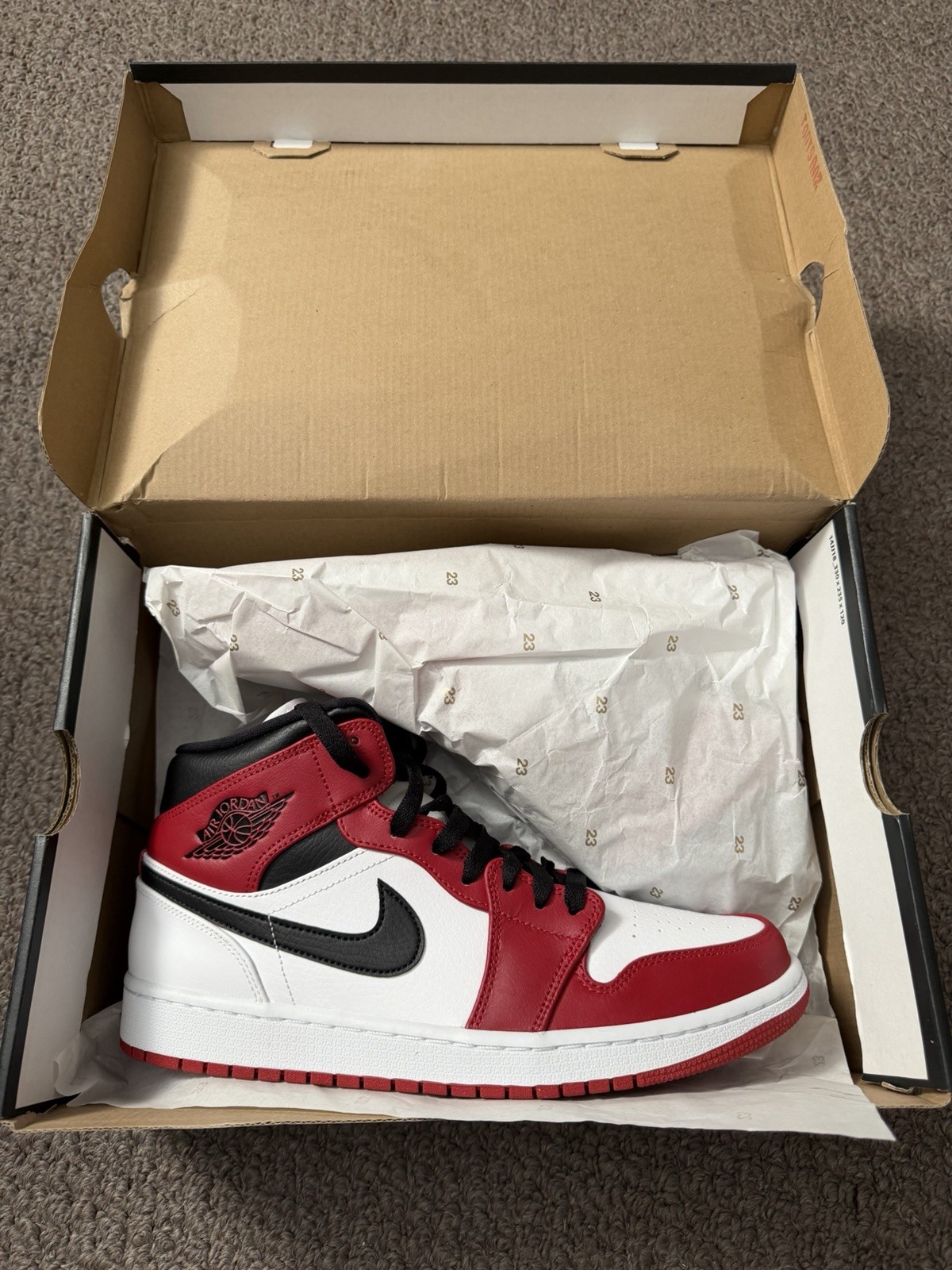 NIB 2020 Nike Air Jordan 1 Mid Chicago New Men's Size 9.5