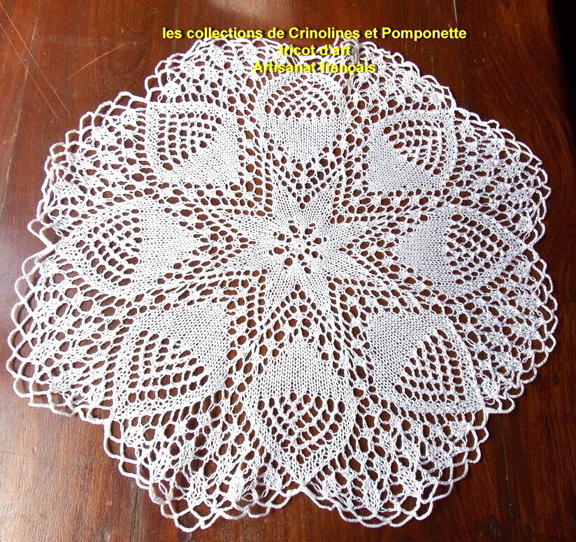 Napperon tricot d'art rond blanc 45 cm pour decoration de table de salon cosy