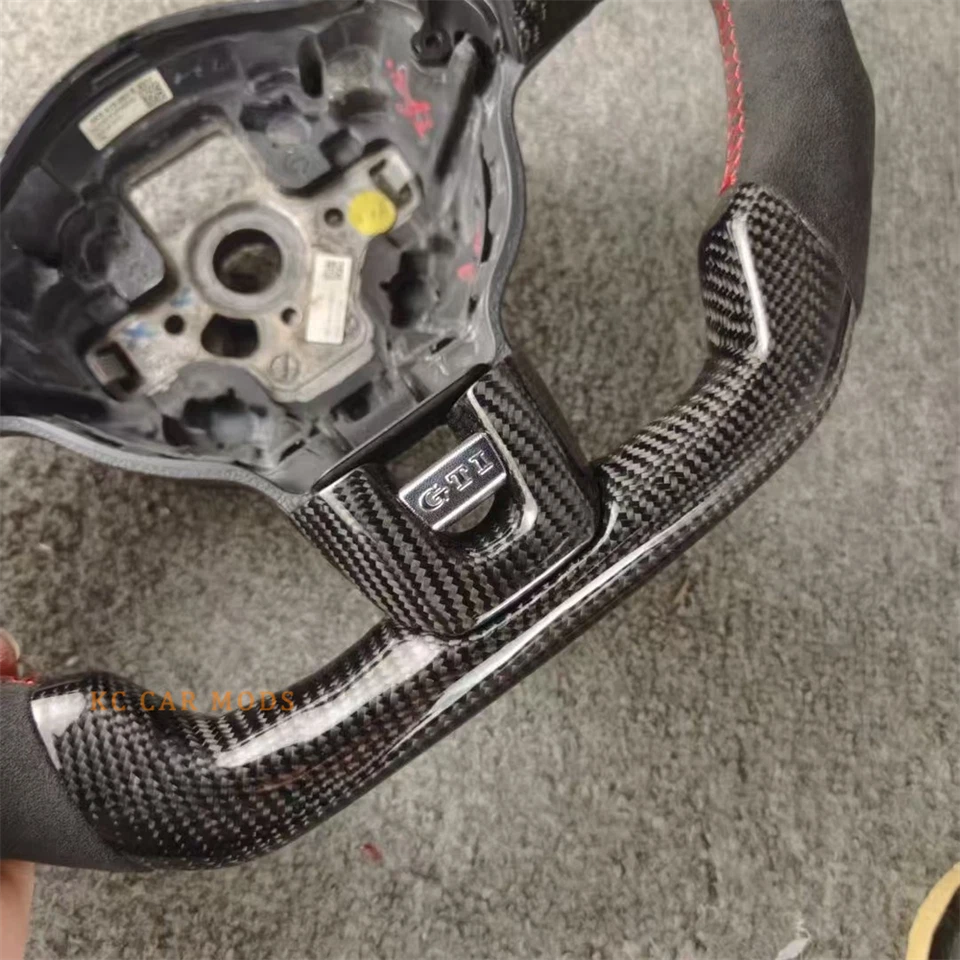 Volante Alcantara de fibra de carbono personalizado Volkswagen Golf 2008-2012 GTI Foto 2 de 4