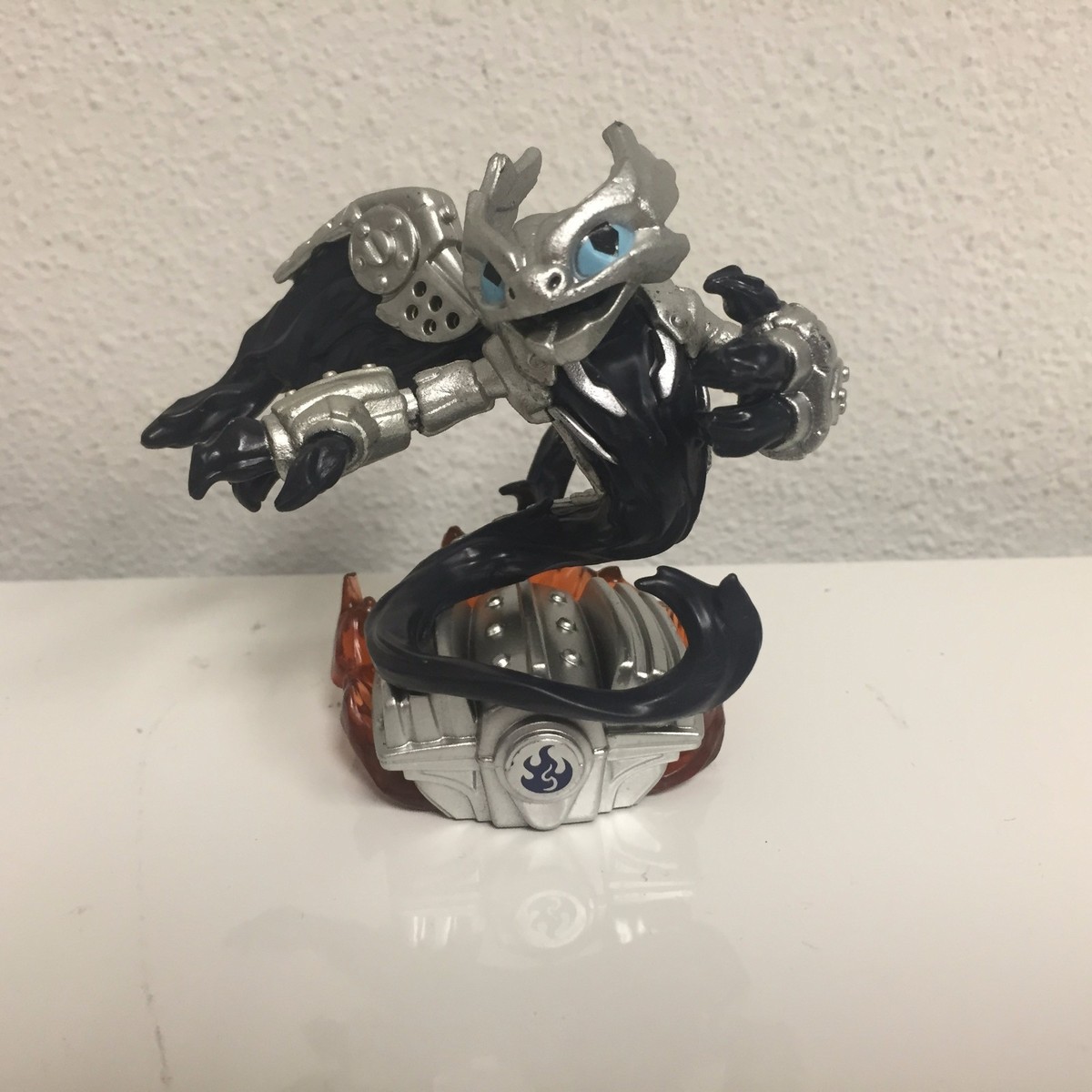 DARK SPITFIRE Skylanders Superchargers figure - Dark Hot Streak's