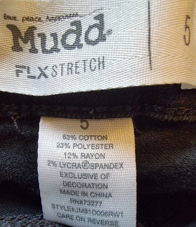 Pantalones cortos Mudd Juniors para mujer talla 5 negros con puños Foto 2 de 4