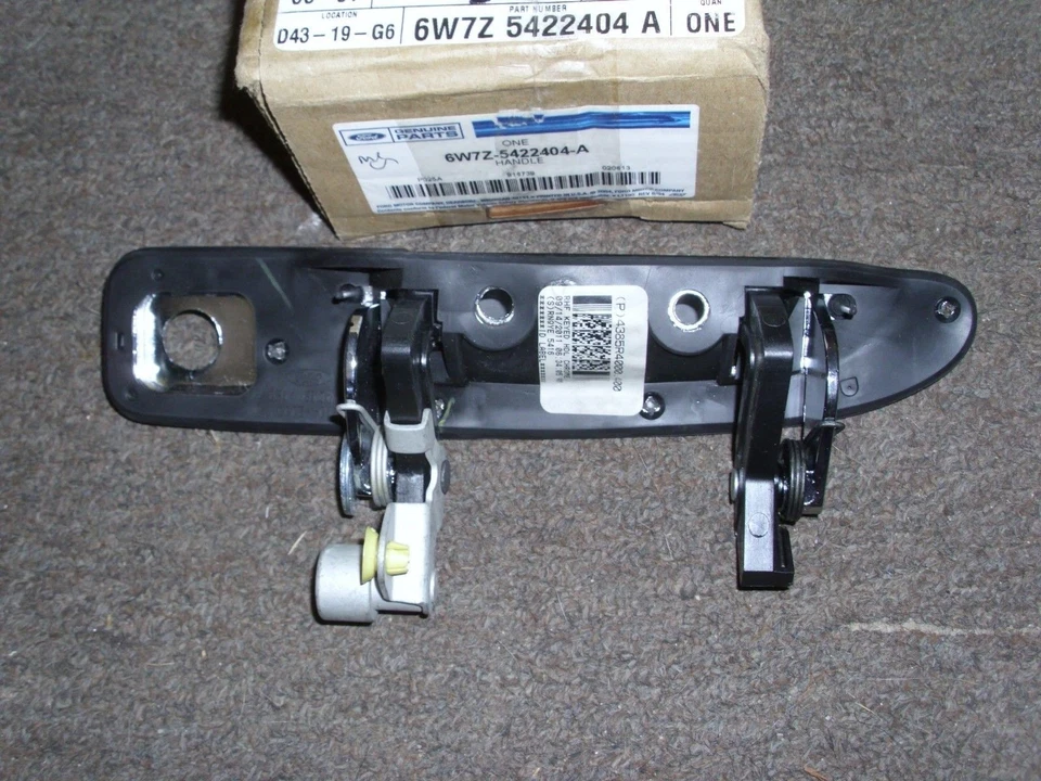 NUEVO FABRICANTE DE EQUIPOS ORIGINALES FORD CROWN VICTORIA 2000-2011 MANIJA DE PUERTA EXTERIOR DERECHA 6W7Z-5422404-A Foto 2 de 3