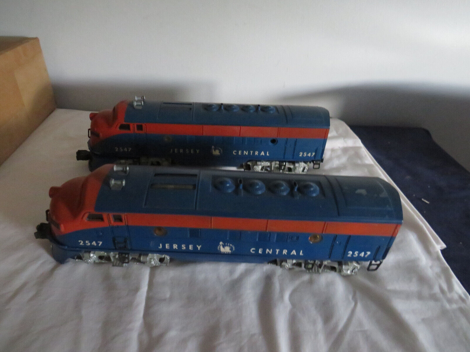 LIONEL JERSEY CENTRAL #2547 POWERED AND DUMMY