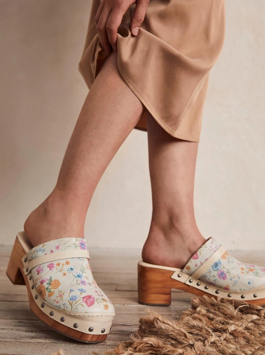 Free People Calabasas Floral Clogs 38 148 A623