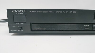 KENWOOD KT-880 QUARTZ SYNTHESIZER NATURAL SOUND AM/FM STEREO TUNER