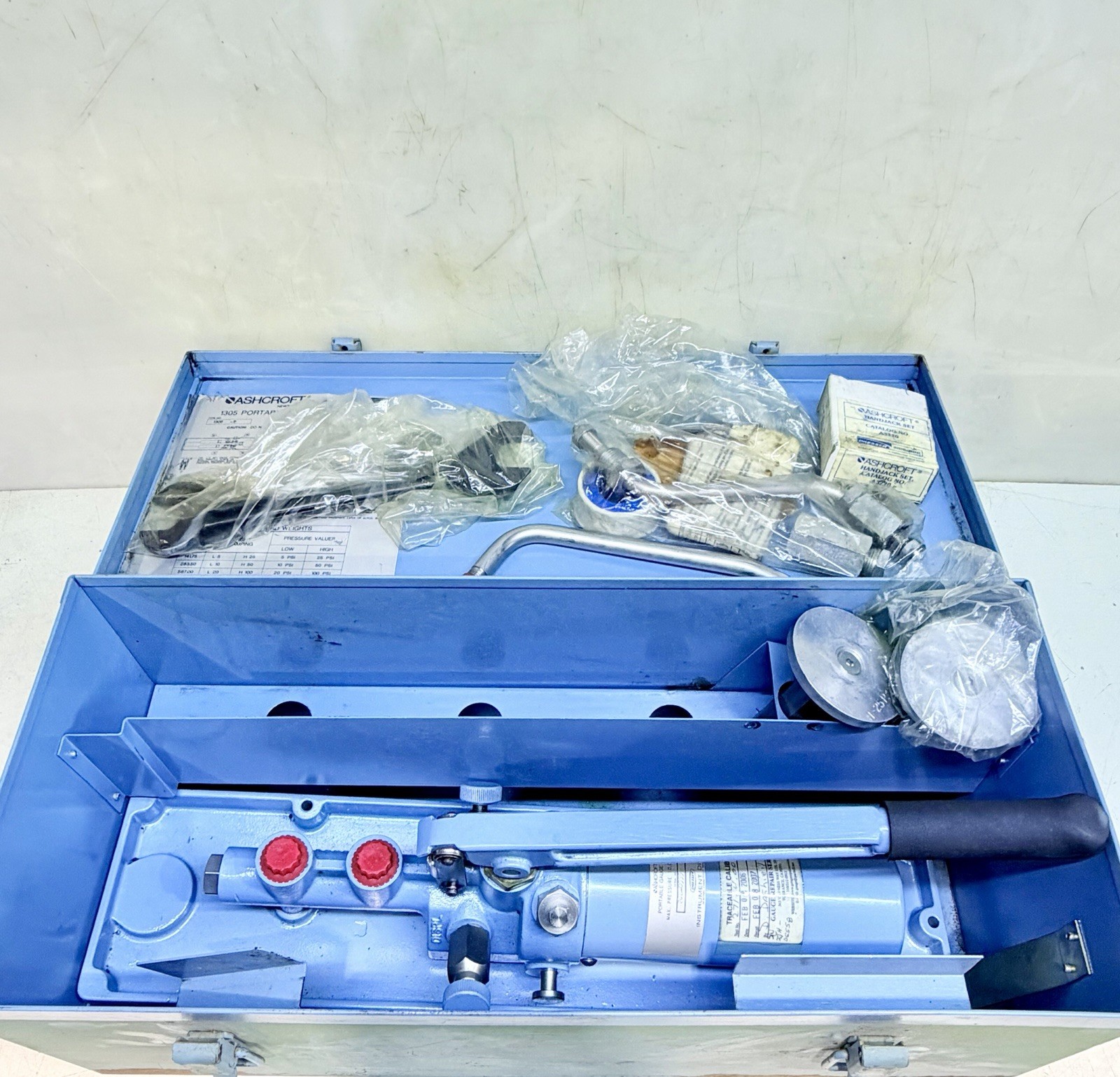 ASHCROFT 1305-D PORTABLE DEADWEIGHT TESTER MINT
