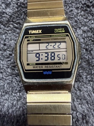Vintage Timex Digital Quartz Mans Watch, Gold Tone, Runs