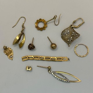5.9g 9ct Yellow Gold Scrap Mixed Damaged Single Earrings Etc (F6) W#640