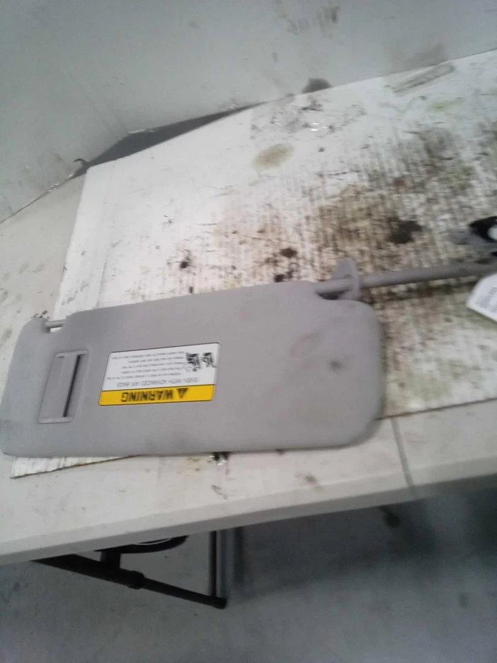 Used Left Sun Visor fits: 2016 Hyundai Sonata roof illuminated VIN 2 5th digit m - Image 2 of 4