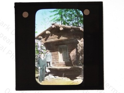 Mann Kind Blockhaus Holzhütte Waldzauber Laterne Rutsche um 1900