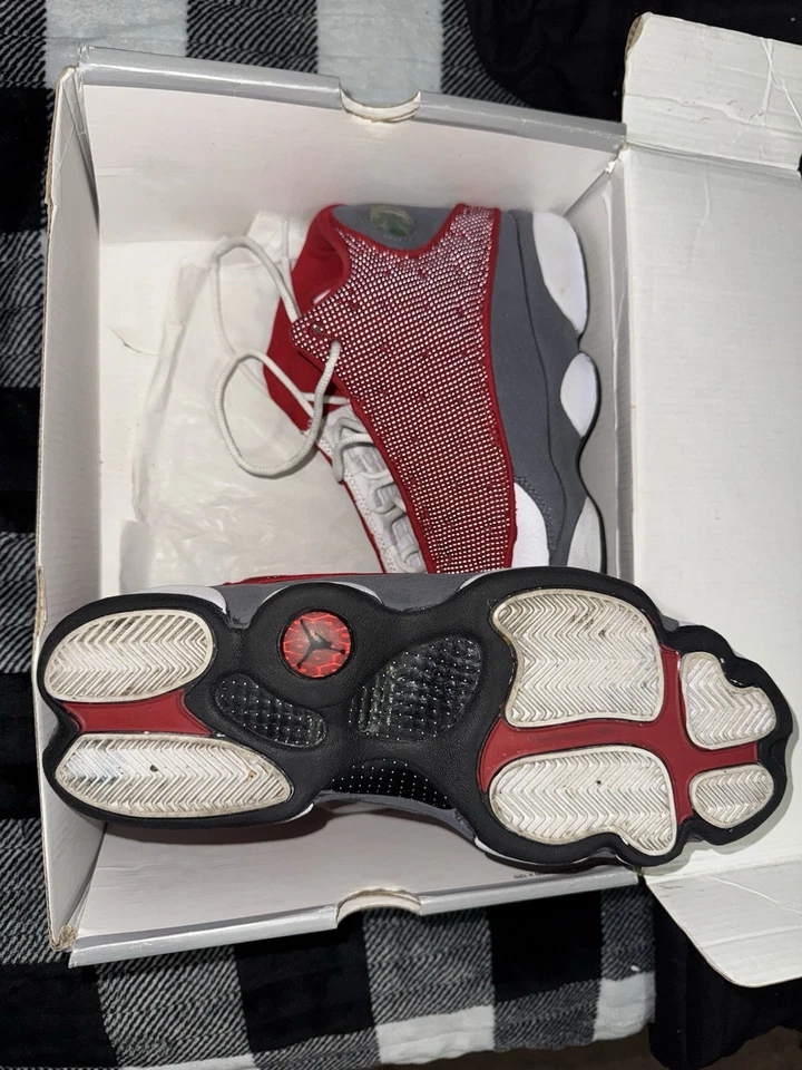 Jordan 13 Retro Gimnasio Rojo Gris Pedernal Foto 2 de 4