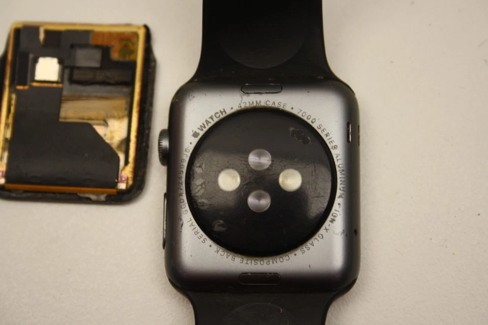 Apple Watch 1. Gen. 7000 Series 42mm - Silber - Aluminiumgehäuse schwarzes Band - Bild 3 von 4