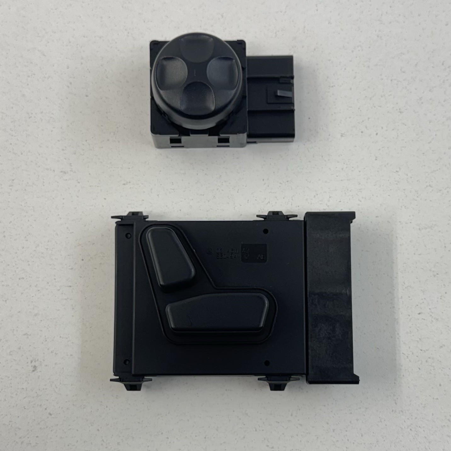 14-24 Maserati Ghibli Passenger Right Front Seat Control Switch Pair OEM