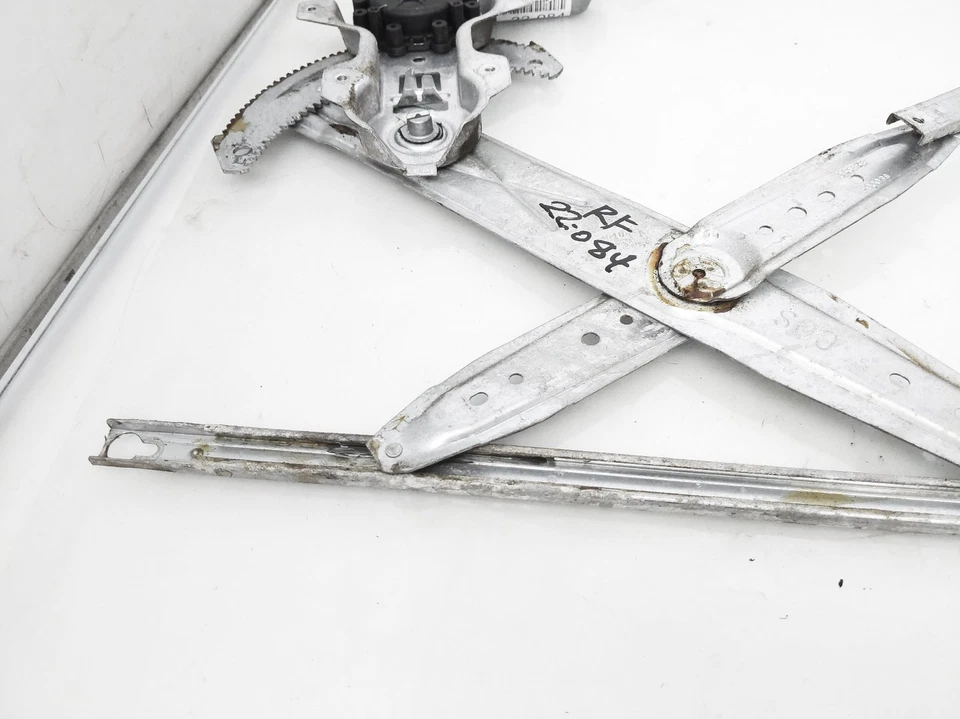 Двигатель и регулятор стеклоподъемника передней правой пассажирской двери 1996-2000 Honda Civic - Изображение 3 из 4