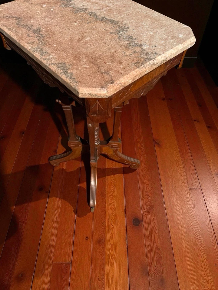 Antiguo soporte de mesa auxiliar victoriano Eastlake rosa mármol tallado detalles Foto 4 de 4