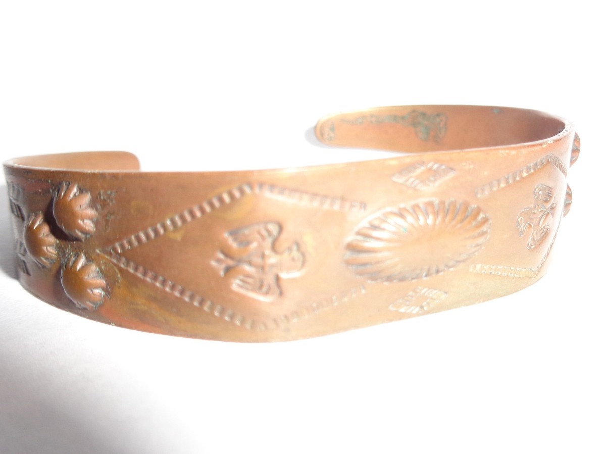 アクセサリー Vintage Navajo Copper Thunderbird Bangle Vintage Navajo copper bracelet decorated with Thunderbird and
