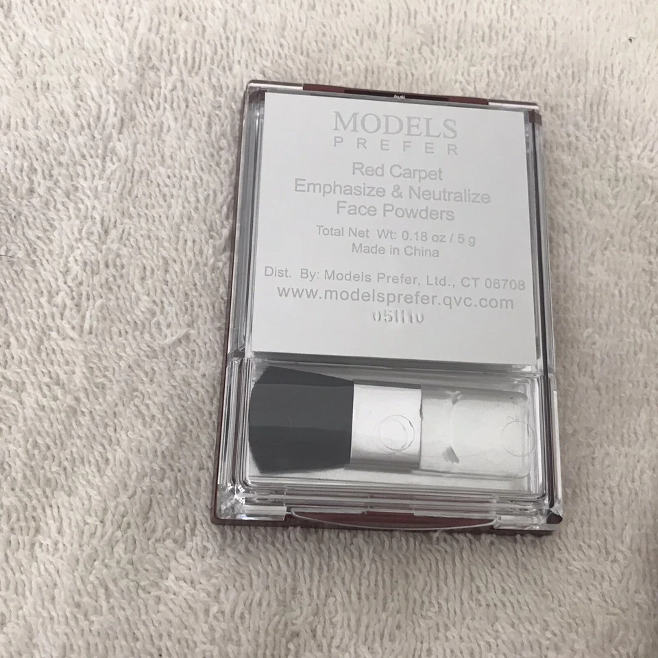 Lot NEW MODELS PREFER Illumination Finishing Powder Face Neutralizing Powder Kit - Image 3 of 4
