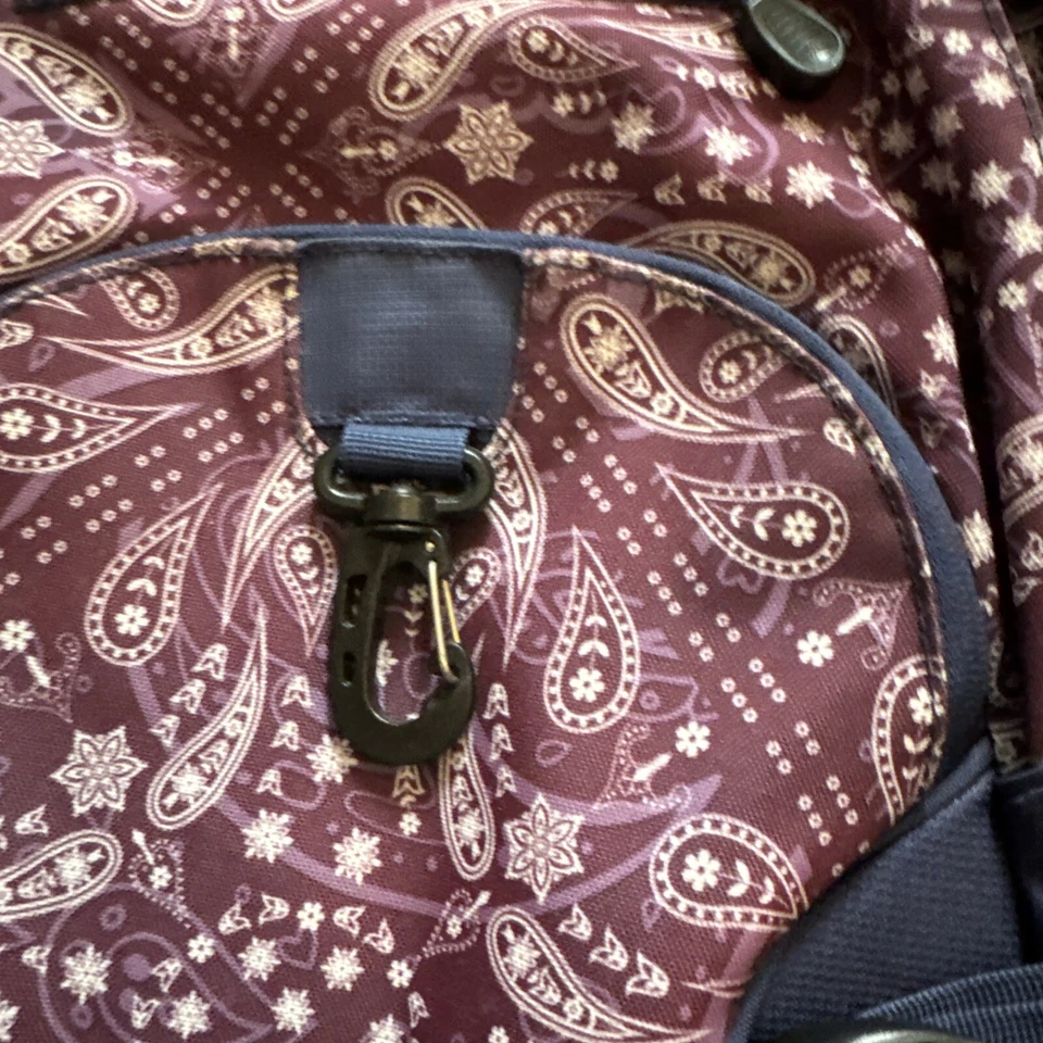 High Sierra Loop 海军蓝和紫色佩斯利背包 — 第 3/4 张图片