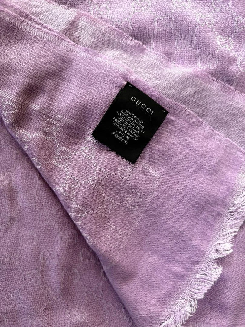 Echarpe étole GUCCI coton lavande rose logo imprimé 23,6 x 74,8 en Made in Italy