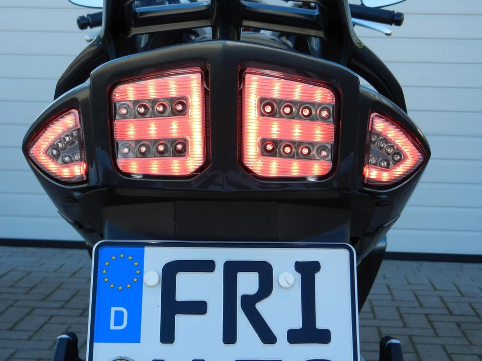 Feu Arrière LED Avec Clignotant Blanc Yamaha FJR 1300 RP04 RP08 RP11 - Photo 1/4