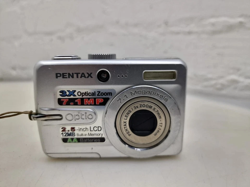 Pentax Optio E25 Digitalkamera 7.1MP 3x Zoom Silber Kompaktkamera getestet - Bild 2 von 4