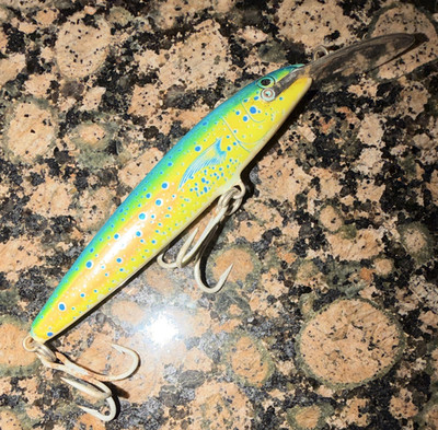 Rapala X-Rap XR10 crankbait 4 in 5 ft dive positive buoyancy blue/green/yel