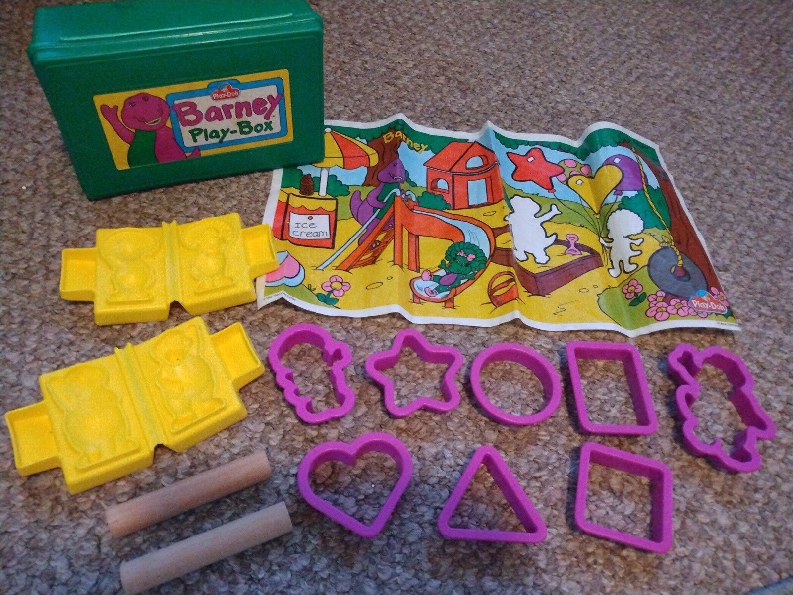 Barney the Dinosaur Playbox Playdoh molds shapes playset baby bop Play Mat  Toy | eBay