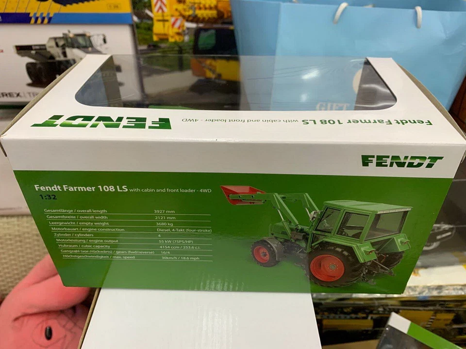 UH 1/32 Fendt Farmer 108LS With Cabin and Front Loader 4WD Tractor MODEL UH5251 - Image 3 of 3