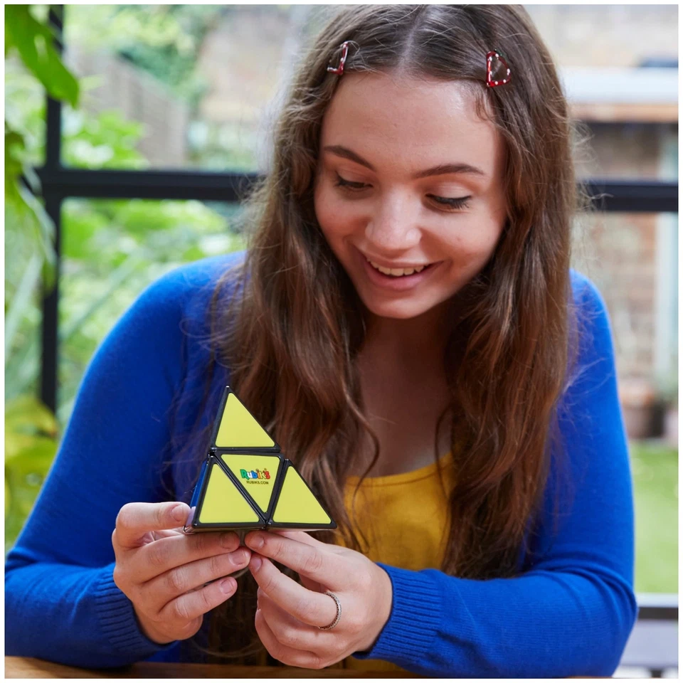 Rompecabezas Pirámide de Rubik 2 Capas Tamaño Bolsillo Colorido Cubo Juego para Niños y Anuncios... Foto 3 de 4
