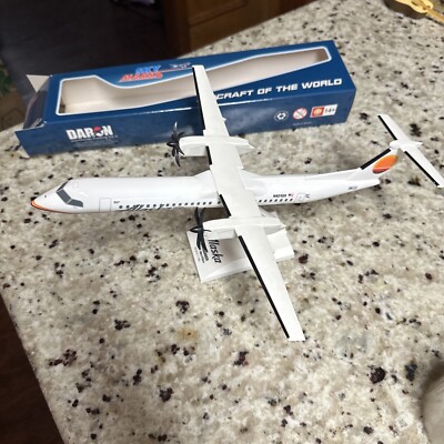 Skymarks SKR941 Alaska Horizon Bombadier Q400 Desk Model 1/100 AV Model Airplane