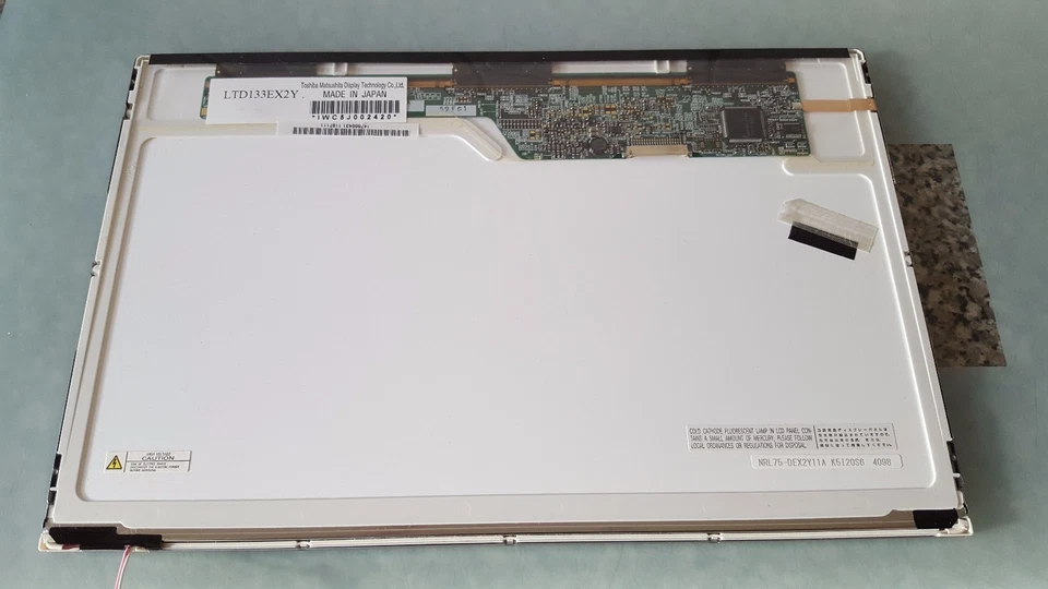 Toshiba LTD133EX2Y  13.3" CCFL LCD laptop screen - Image 2 of 2