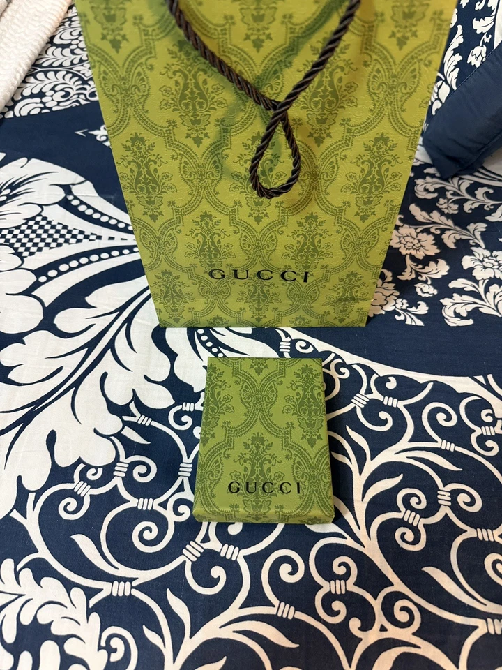 Cartera portatarjetas Gucci con estampado de serpiente Foto 3 de 4