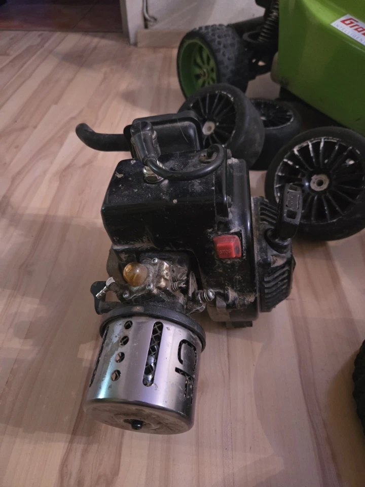 Reely Carbon Fighter III 1:6 RC Benziner Allrad mit Ersatzmotor Und Reifen - Bild 3 von 4