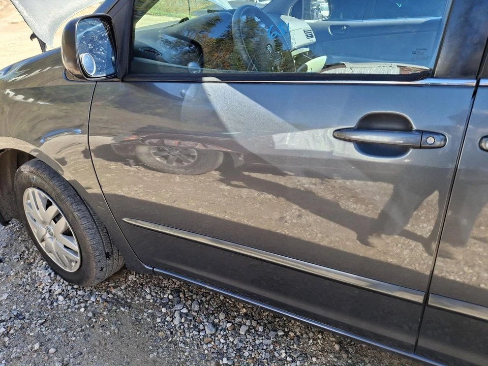 Used Right Tail Light Assembly fits: 2007 Toyota Sienna quarter panel mounted Ri - Image 3 of 4