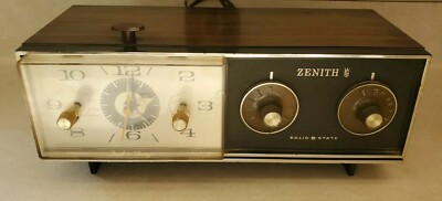 Vintage Zenith Solid State Alarm Clock Radio Model E-266W-1 Brown Retro